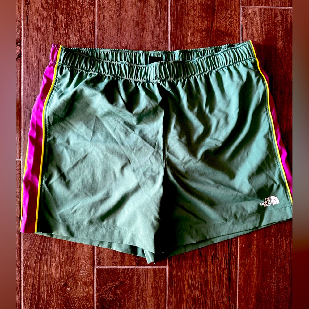 NWOT The NorthFace Elevation shorts M